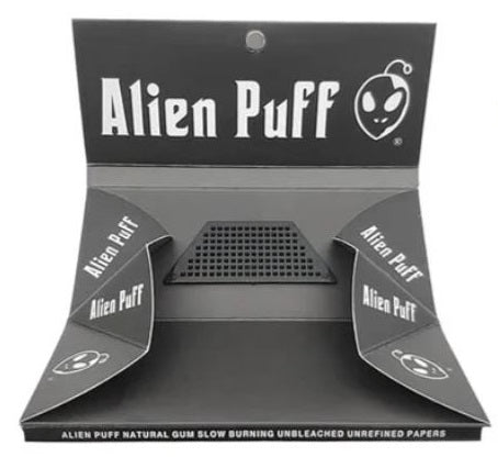 ALIEN PUFF 4 IN 1: Papers, filters, herb grinder and pouch all in 1!